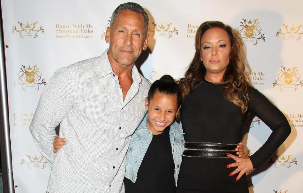 Leah Remini Net Worth, Husband, Wiki, Age, Height, Parents, Movies and Career Leah Remini married Angelo Pagan, an actor and musician, in 2003. The couple has one daughter, Sofia Bella Pagan, born in 2004.