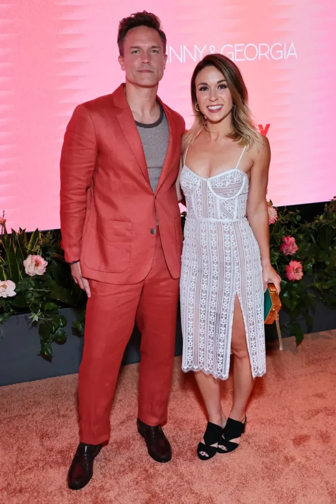 Scott Porter Net Worth, Wife, Wiki, Age, Height, Parents, Movies and Career Matthew Scott Porter and Kelsey Mayfield met on the set of Friday Night Lights and married in April 2013.