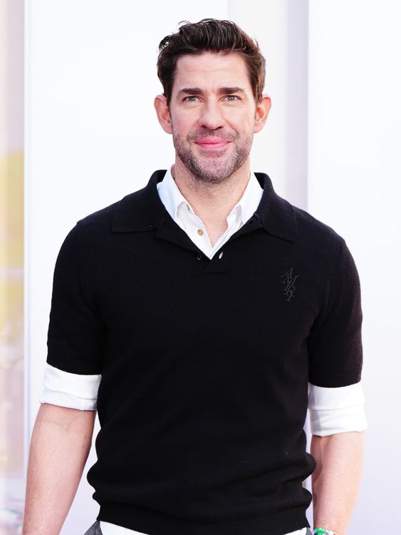 John Krasinski Net Worth, Wife, Wiki, Age, Height, Parents, Movies and Career John Krasinski height is 6 feet 3 inches (1.91 m) and weight is 92 kilograms (203 lbs).
