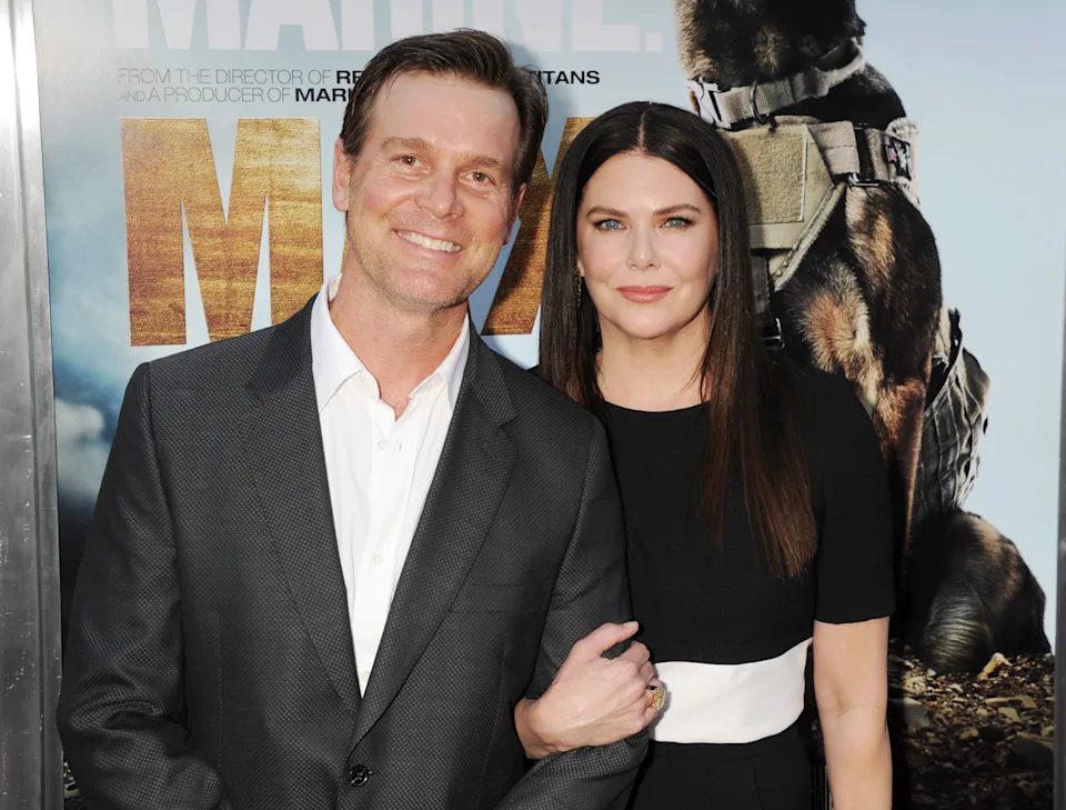 Lauren Graham Net Worth, Husband, Wiki, Age, Height, Parents, Movies and Career Lauren Graham was once in a long-term relationship with actor Peter Krause from 2010 to 2021.