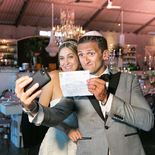 Casey Neistat Height, Net Worth, Wife, Wiki, Age, Parents, You Tuber and Career Casey Neistat girlfriend Robin Harris gave delivery to their son Owen Neistat. In 2005, Casey Neistat married Candice Pool.