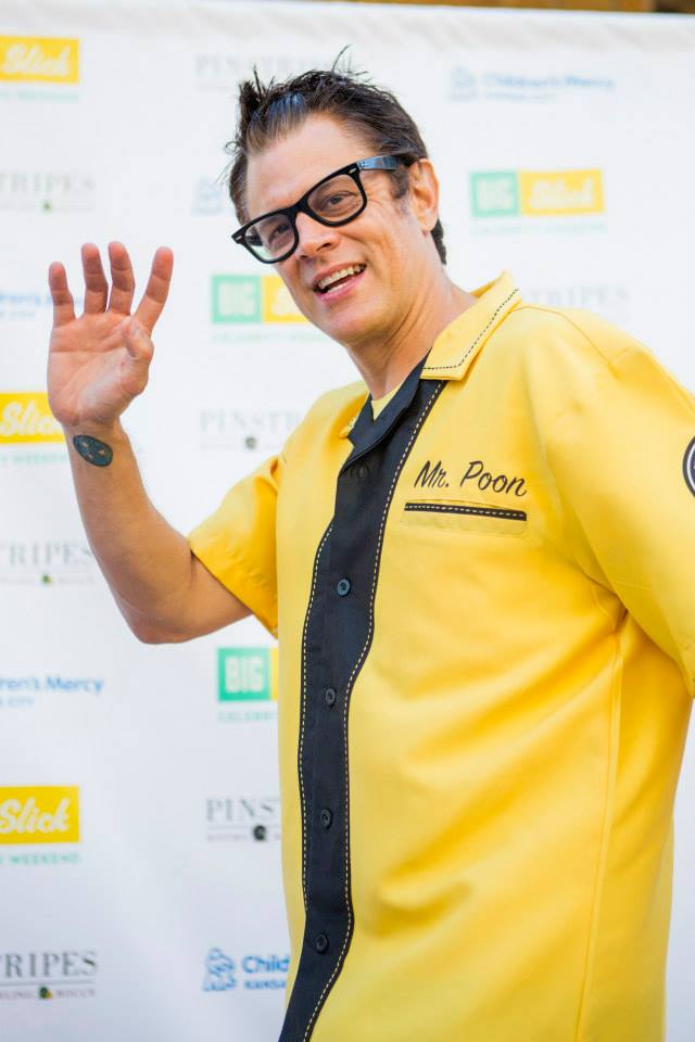 Johnny Knoxville Net Worth, Wife, Wiki, Age, Height, Parents, Movies and Career Johnny Knoxville height is 6 feet 1 inch (1.85 m) and weight is 77 kilograms (170 lbs).