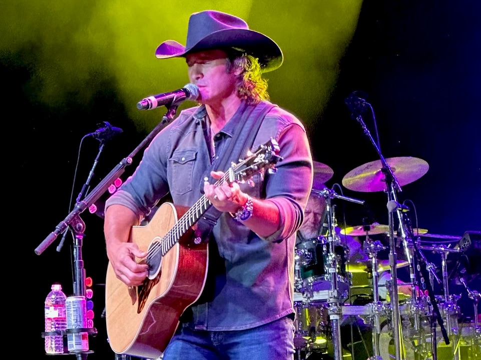 Joe Nichols Net Worth, Wife, Wiki, Age, Height, Parents, Songs and Career Joe Nichols commenced his musical ride performing in neighborhood rock bands and working as a u . s . a . disc jockey.