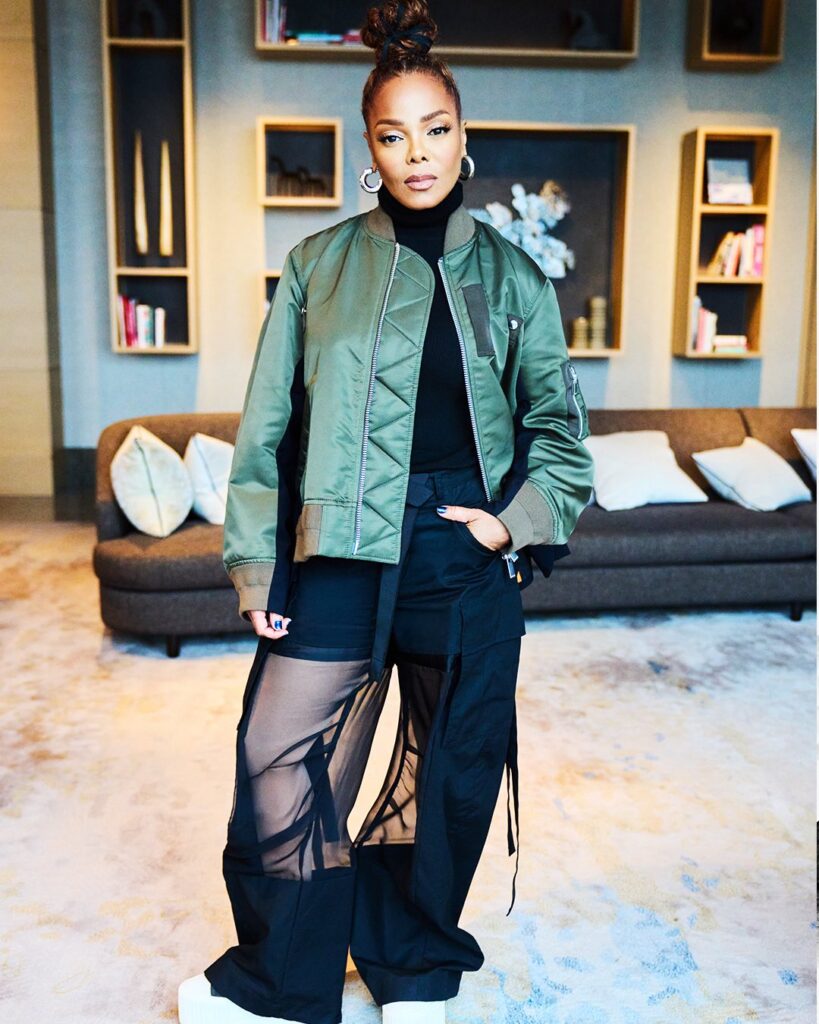 Janet Jackson Net Worth, Husband, Wiki, Age, Height, Parents, Songs and Career Janet Jackson height is 5 feet 4 inches (1.63 m) and weight is 58 kilograms (161 lbs).