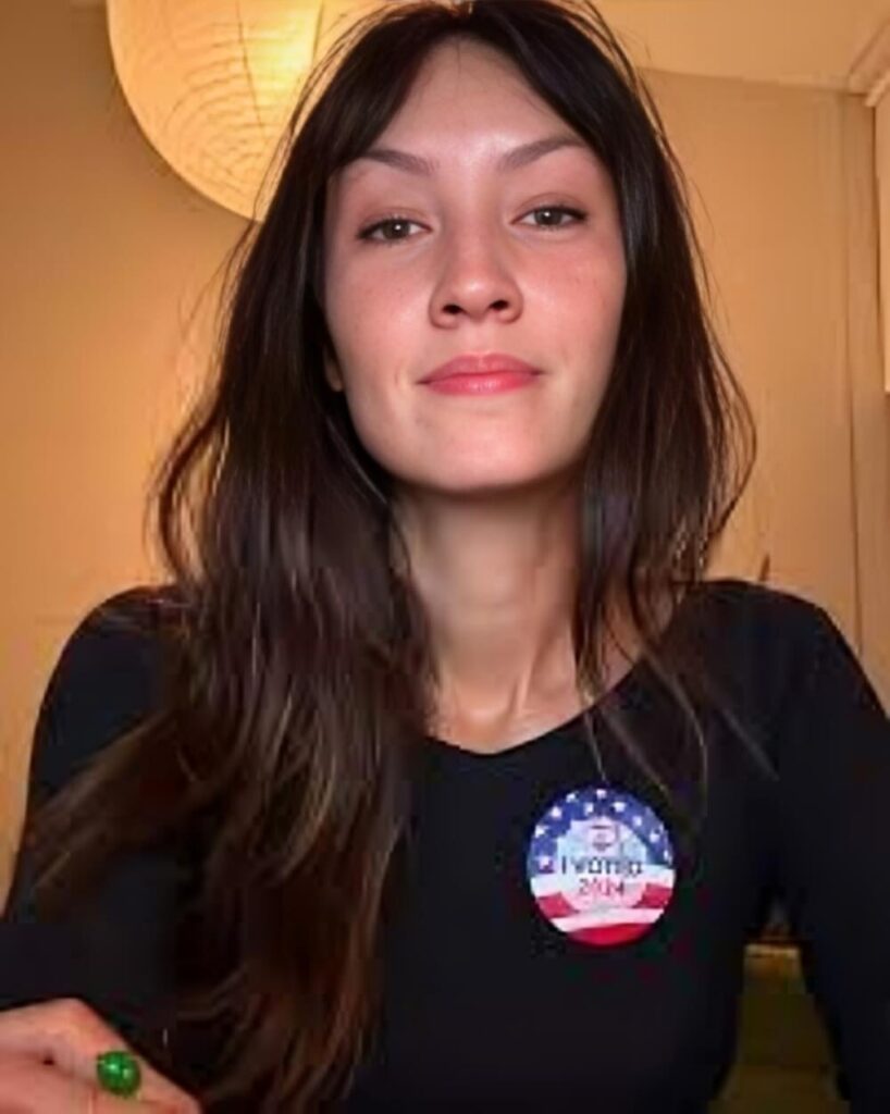 Joss Fong Net Worth, Husband, Wiki, Age, Height, Parents, Journalist and Career Joss Fong stands at 5 ft 5 inches tall, equal to a hundred sixty five centimeters or 1.65 meters, and weighs about 55 kilograms or 121 lbs.