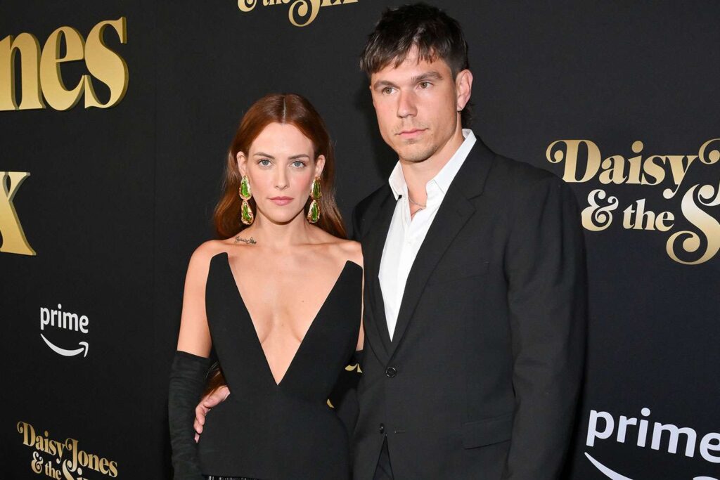 Riley Keough Age, Net Worth, Husband, Wiki, Height, Parents, Movies and Career Riley Keough met her husband, Ben Smith-Petersen, whilst filming the action-packed film Mad Max: Fury Road in 2012.