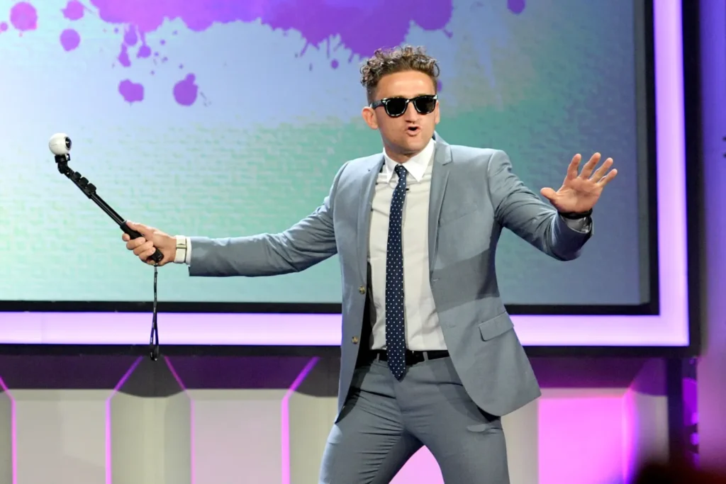Casey Neistat Height, Net Worth, Wife, Wiki, Age, Parents, You Tuber and Career Casey Neistat height is 5 feet 9 inches (1.75 m) and weight is 73 kilograms (161 lbs).