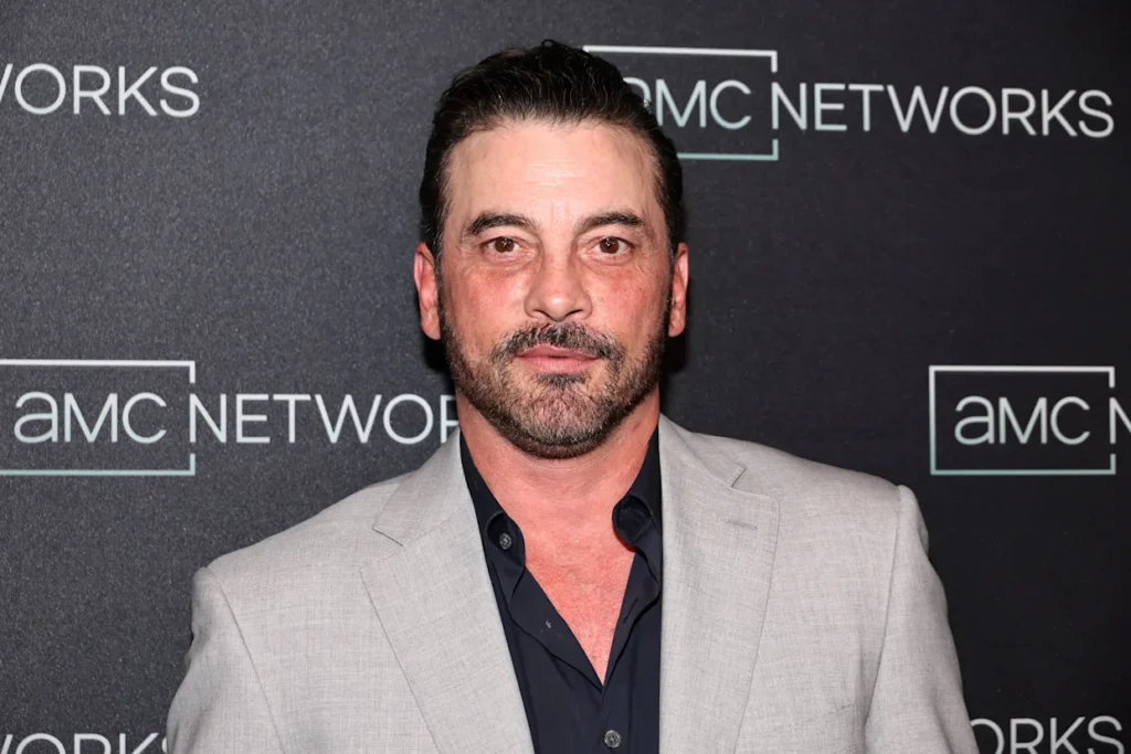Skeet Ulrich Height, Net Worth, Wife, Wiki, Age, Parents, Movies and Career Skeet Ulrich received full-size awareness in 1996 with his function as Billy Loomis in Wes Craven's slasher movie "Scream," which grew to become a cultural phenomenon.