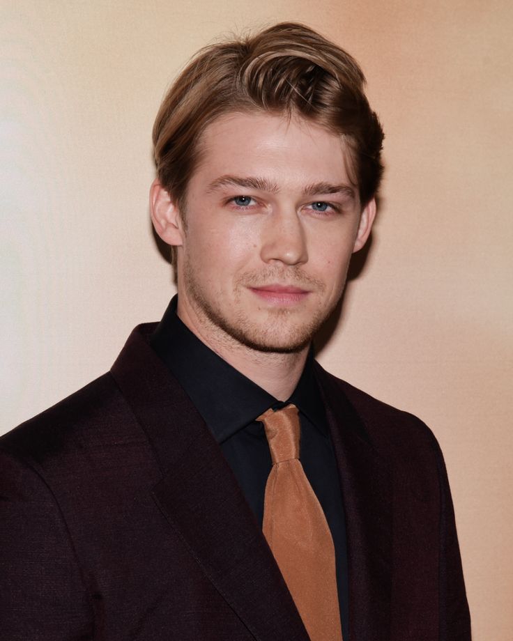 Joe Alwyn Net Worth, Wife, Wiki, Age, Height, Parents, Movies and Career Joe Alwyn Net Worth $4 to $10 Million