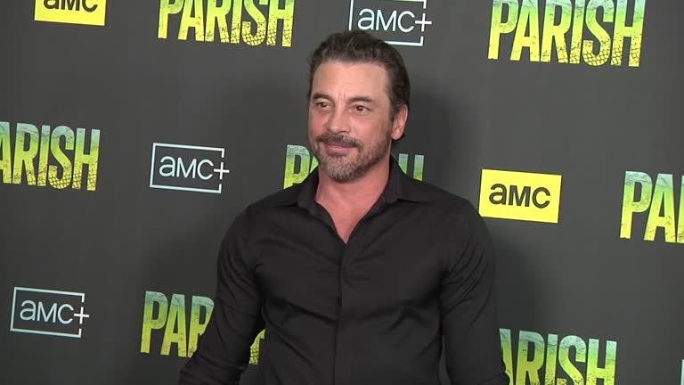 Skeet Ulrich Height, Net Worth, Wife, Wiki, Age, Parents, Movies and Career Skeet Ulrich earliest movie work blanketed uncredited roles in Weekend at Bernie’s (1989) and Teenage Mutant Ninja Turtles (1990).