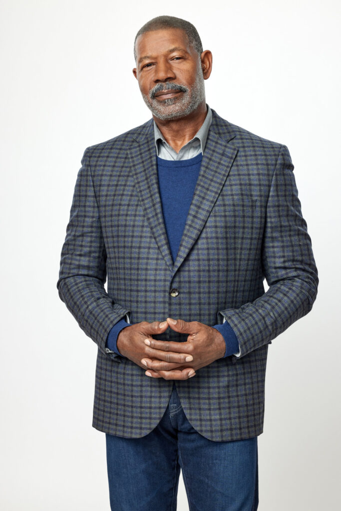 Dennis Haysbert Net Worth, Wife, Wiki, Age, Height, Parents, Movies and Career Dennis Haysbert height is 6 feet 5 inches (1.96 m) and weight is 102 kilograms (225 lbs).