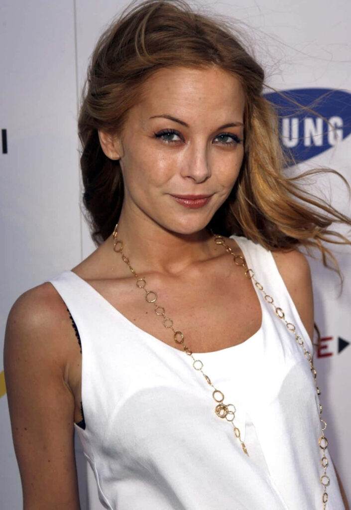 Jordan Ladd Net Worth, Husband, Wiki, Age, Height, Parents, Movies and Career Jordan Ladd height is 5 feet 0 inches (1.52 m) and weight is 52 Kilograms (115 lbs).