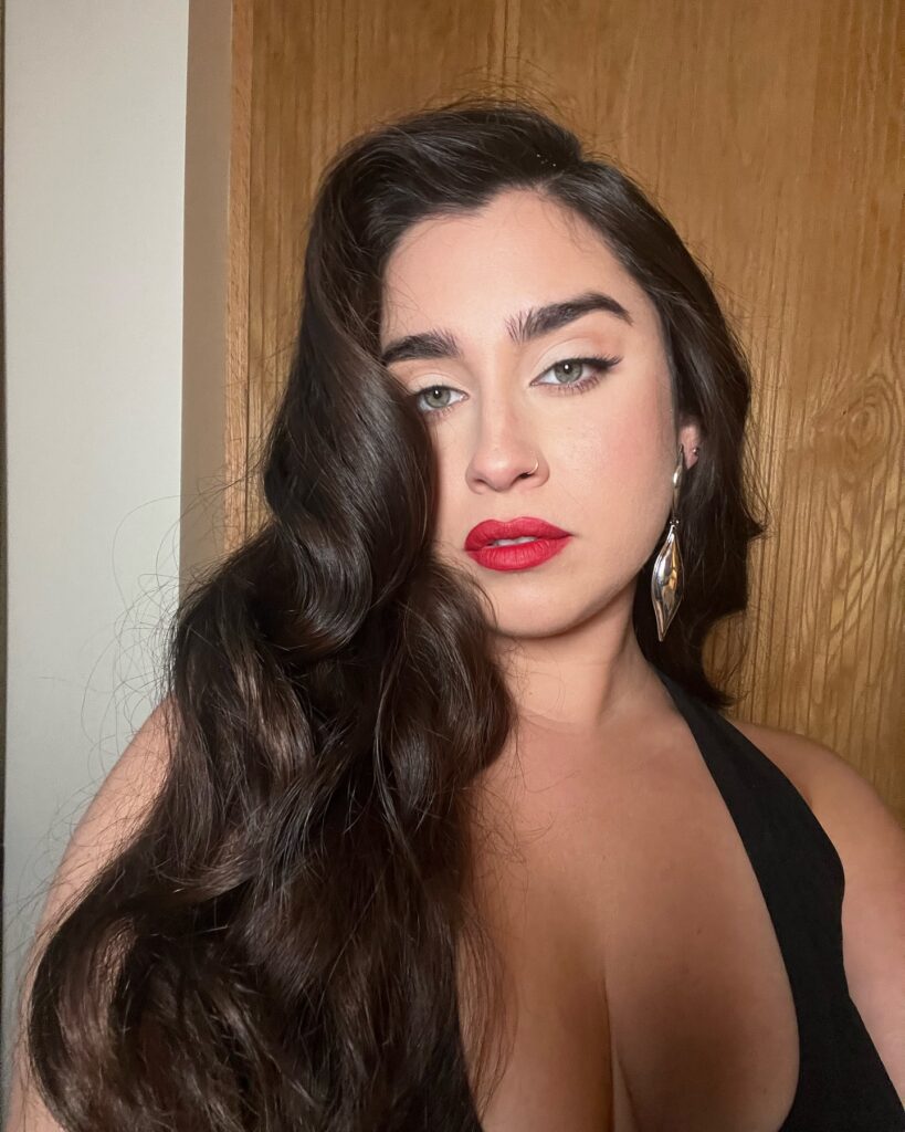 Lauren Jauregui Net Worth, Husband, Wiki, Age, Height, Parents, Songs and Career Lauren Jauregui has been in a romantic relationship with iconic stars like Lucy Vives (2015 – 2017), Brad Simpson (2014 – 2015), Luis Santos (2013 – 2014), Keaton Stromberg (2012 – 2013) and Paul Martinez (2011).