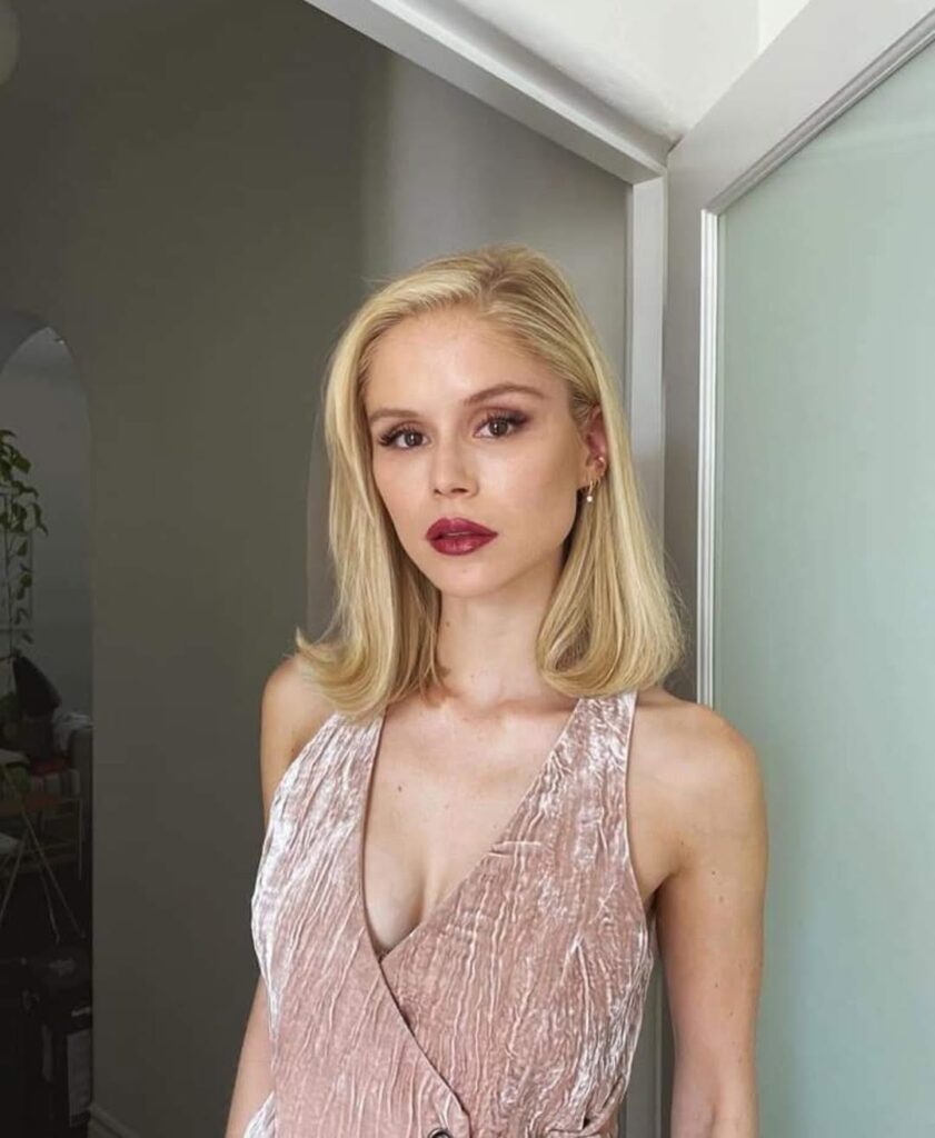 Erin Moriarty Net Worth, Boyfriend, Wiki, Age, Height, Parents, Movies and Career Moriarty profile rose appreciably with her function as Audrey Hart, the goth daughter of Woody Harrelson’s Marty Hart, in the first season of HBO’s True Detective (2014).