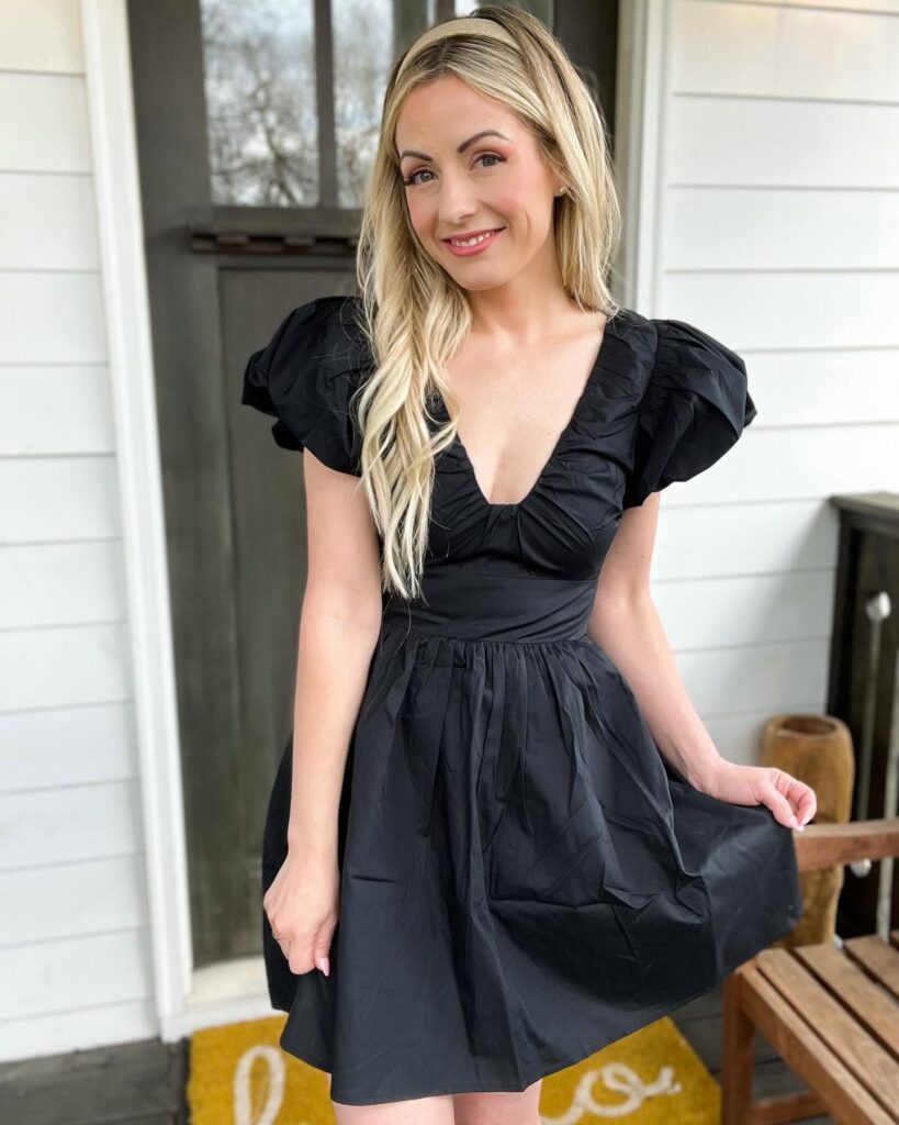 Carly Waddell Age, Net Worth, Husband, Wiki, Height, Parents, TV Personality and Career Carly Waddell height is 5 feet 4 inches (1.63 m) and weight is 54 kilograms (119 lbs).
