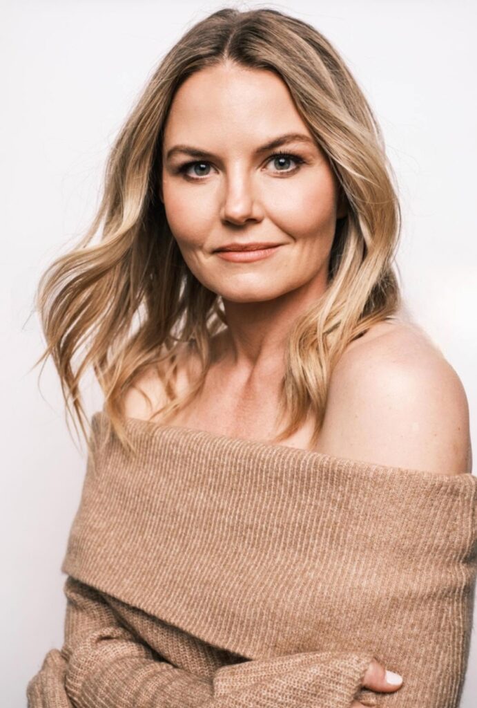Jennifer Morrison Net Worth, Husband, Wiki, Age, Height, Parents, Movies and Career Jennifer Morrison height is 5 feet 6 inches (1.68 m) and weight is 53 kilograms (117 lbs).