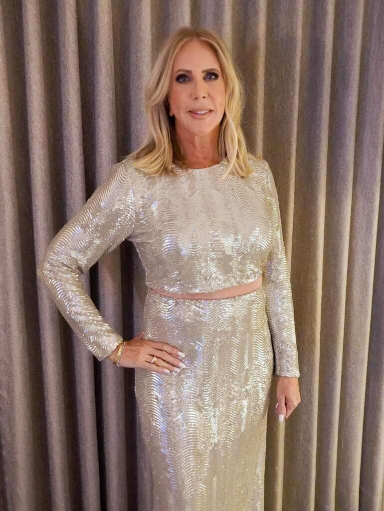 Vicki Gunvalson Net Worth, Husband, Wiki, Age, Height, Parents, TV Personality and Career Vicki Gunvalson height is 5 feet 7 inches (1.70 m) and weight is 60 kilograms (132 lbs).