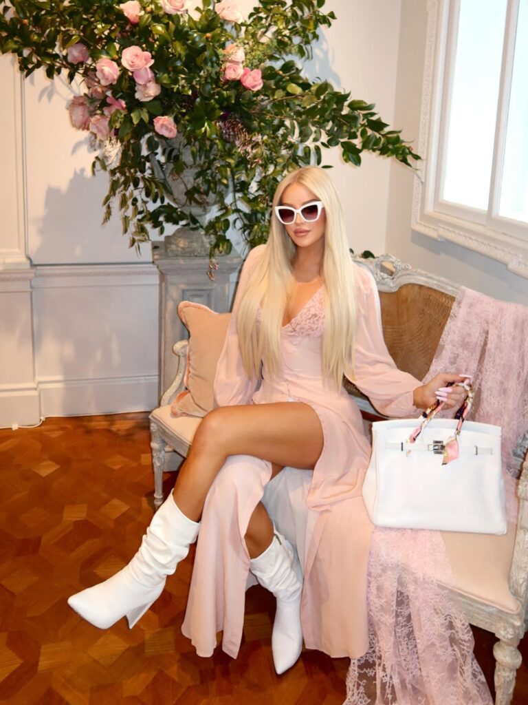 Gigi Gorgeous Net Worth, Husband, Wiki, Age, Height, Parents, YouTuber and Career After a quick hiatus, Lazzarato garnered giant media interest when she got here out as a transgender lady in 2013, altering her title to Gigi Gorgeous.