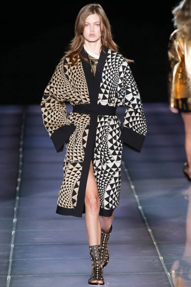 Lindsey Wixson Net Worth, Husband, Wiki, Age, Height, Parents, Modeling and Career Lindsey Wixson height is 5 feet 10 inches (1.78 m) and weight is 56 kilograms (123.5 lbs).