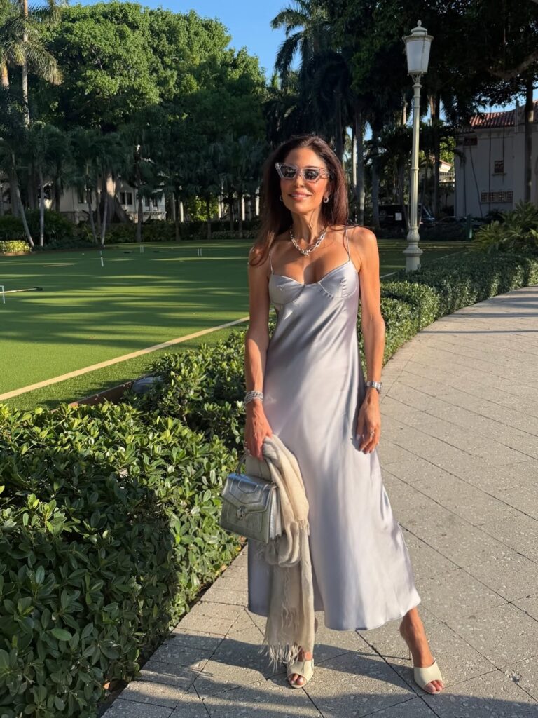 Bethenny Frankel Net Worth, Husband, Wiki, Age, Height, Parents, TV Personality and Career Bethenny Frankel height is 5 feet 6 inches (1.68 m) and weight is 54 kilograms (119 lbs).
