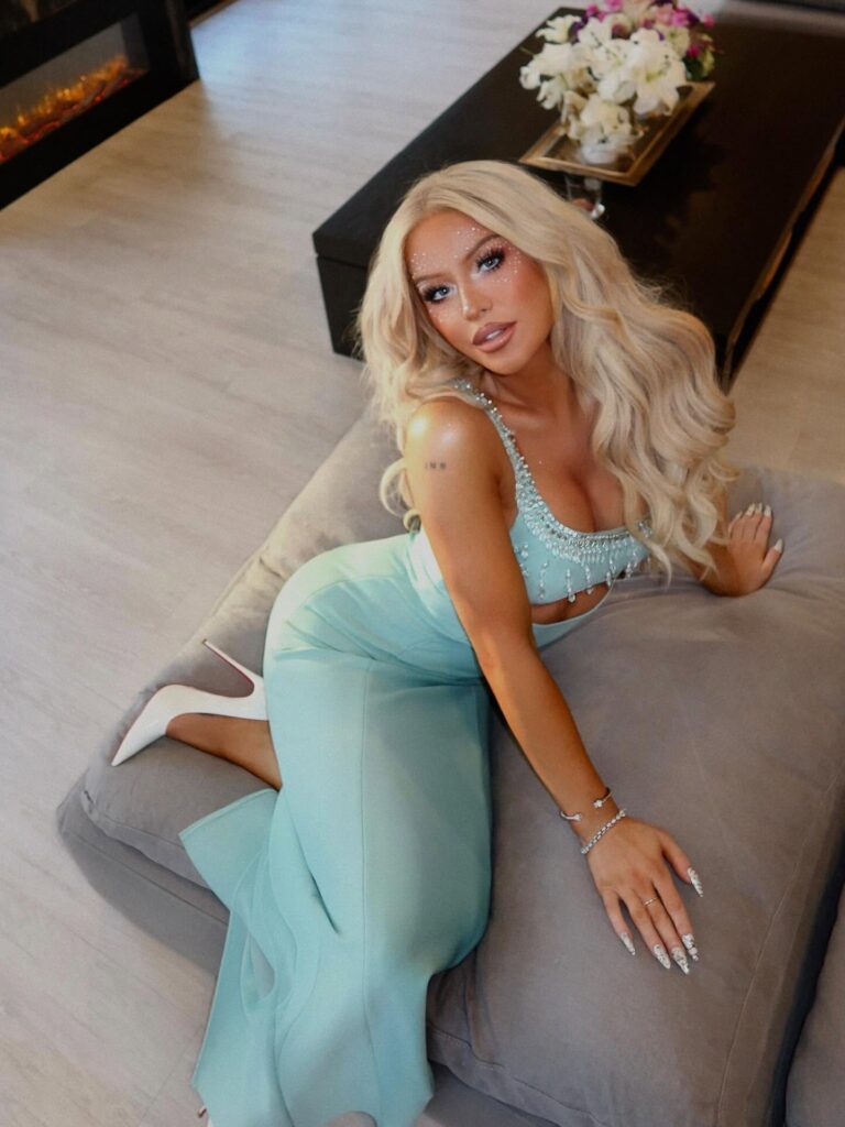 Gigi Gorgeous Net Worth, Husband, Wiki, Age, Height, Parents, YouTuber and Career Gigi Gorgeous height is 5 feet 9 inches (1.75 m) and weight is 57 kilograms (125.6 lbs).
