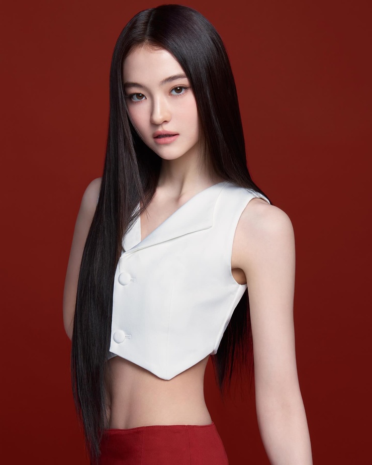 Ella Gross Net Worth, Boyfriend, Wiki, Age, Height, Movies, Songs and Career Ella Gross started modeling at the age of two, after being scouted in a park in South Korea throughout a household go to triggered by way of her father’s work.