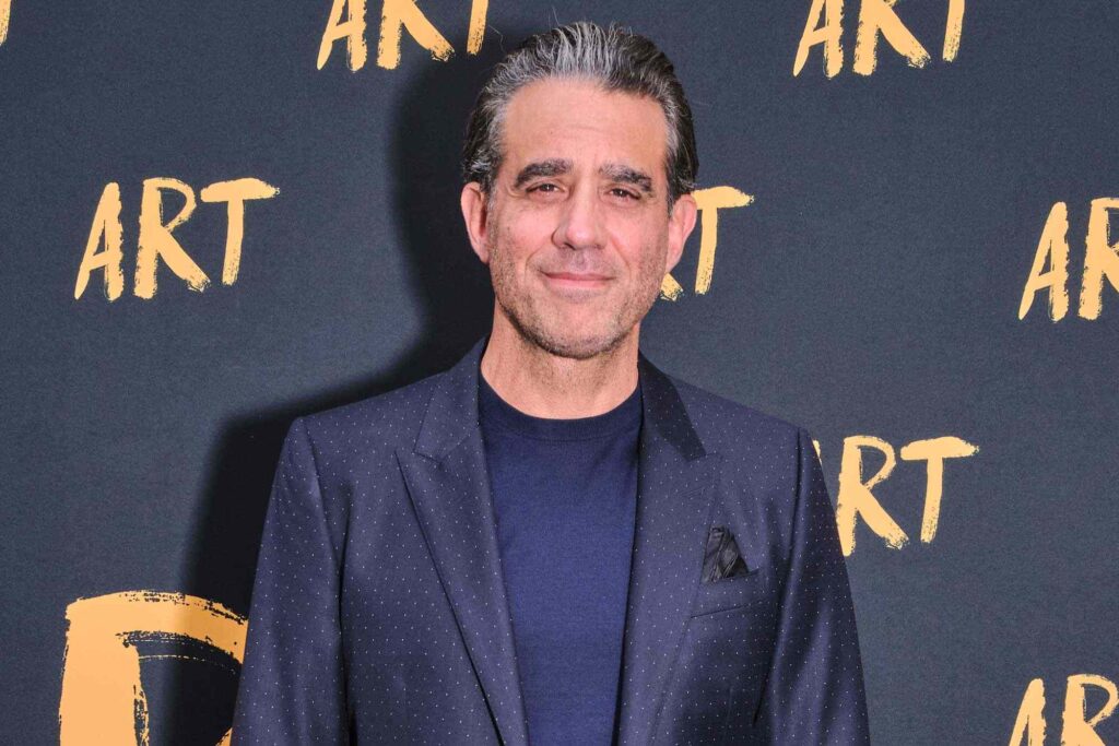 Bobby Cannavale moved to New York City to pursue a profession in acting. To help himself, he labored in a number bars whilst dedicating his free time to theater. 