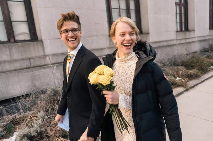 Lindsey Wixson Net Worth, Husband, Wiki, Age, Height, Parents, Modeling and Career Lindsey Wixson is married to musician Brion Starr, with whom she tied the knot on February 14th, 2024. The couple has one child together and resides in New York City.