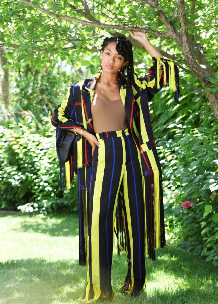 Yara Shahidi Net Worth, Husband, Wiki, Age, Height, Parents, Movies and Career Yara Shahidi height is 5 feet 3 inches (1.60 m) and weight is 45.5 kilograms (100 lbs).