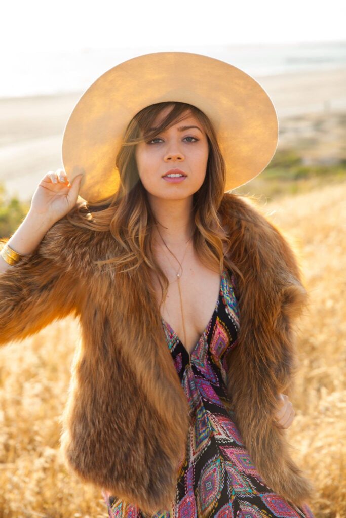 Jennette McCurdy Net Worth, Husband, Wiki, Age, Height, Parents, Movies and Career Jennette McCurdy Hollywood Career got here with her function as Sam Puckett in the Nickelodeon sitcom iCarly (2007–2012).