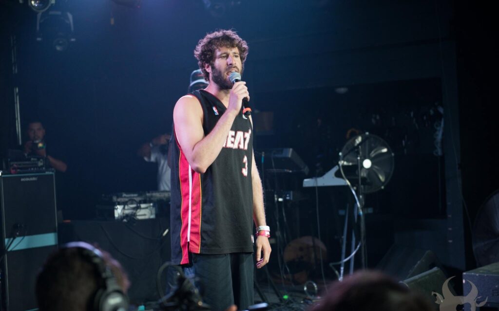 Lil Dicky Net Worth, Wife, Wiki, Age, Height, Parents, Songs and Career Lil Dicky height is 5 feet 11 inches (1.80 m) and weight is 76 kilograms (167.5 lbs).