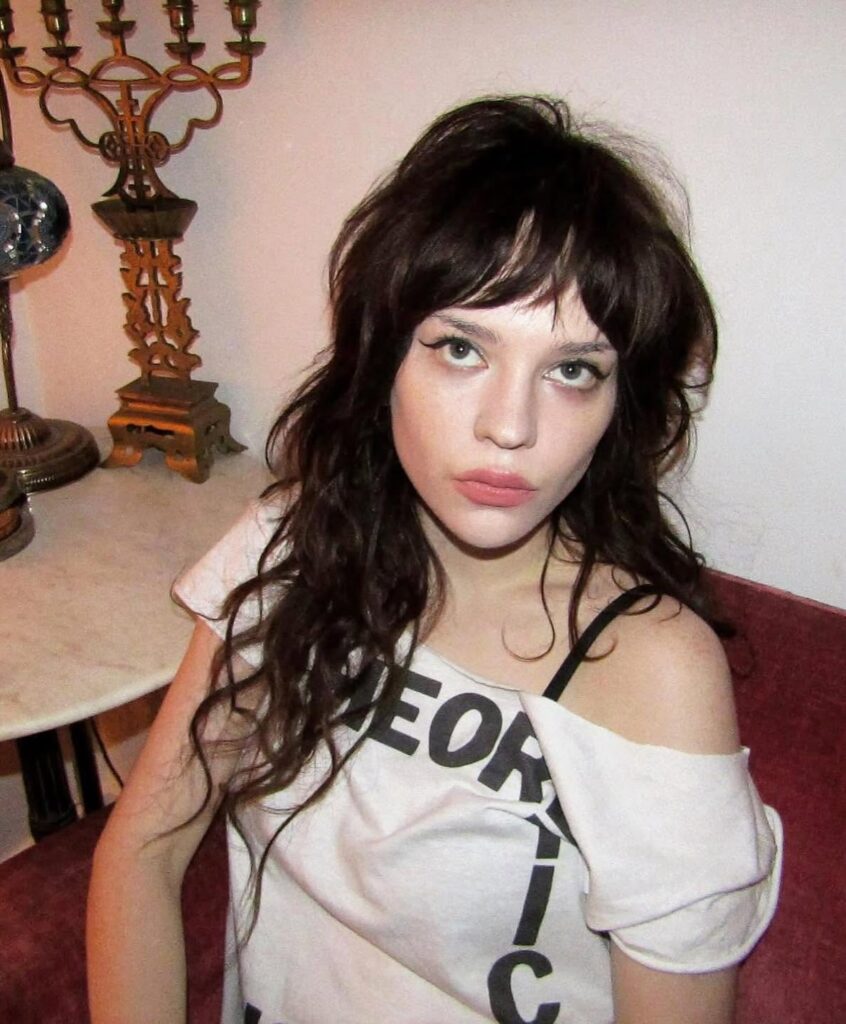 Sophie Thatcher Net Worth, Husband, Wiki, Age, Height, Parents, Movies and Career Sophie Thatcher trip into performing commenced in nearby theater at the age of 10, the place she showcased her intelligence in productions such as Oliver! and The Diary of Anne Frank.