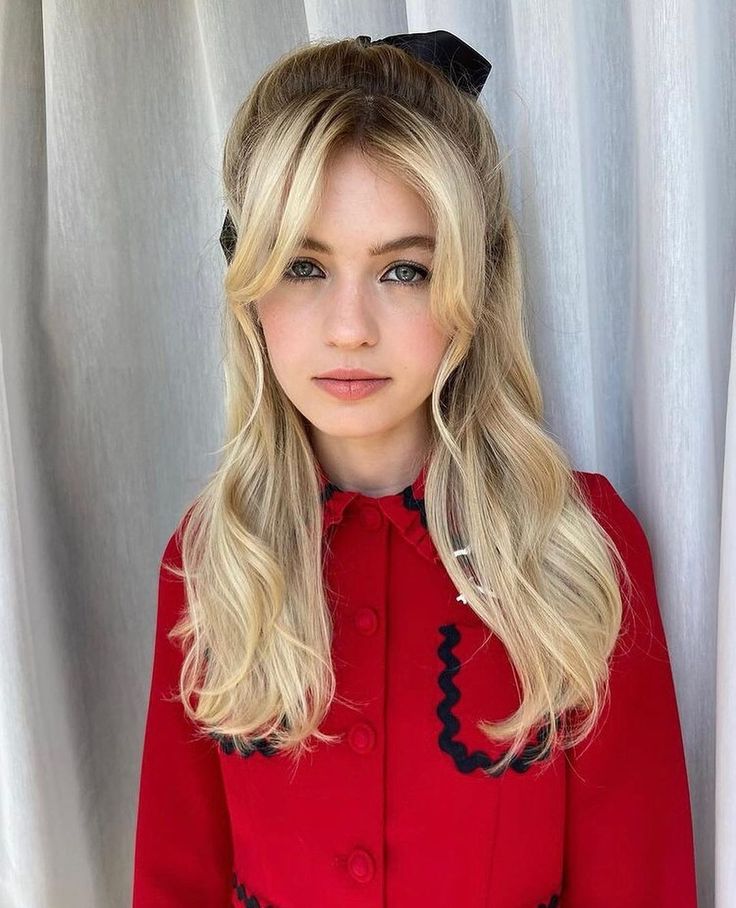 Olivia Welch Net Worth, Husband, Wiki, Age, Height, Parents, Movies and Career Olivia Scott Welch height is 5 feet 5 inches (1.65 m) and weight is 50 kilograms (110 lbs).