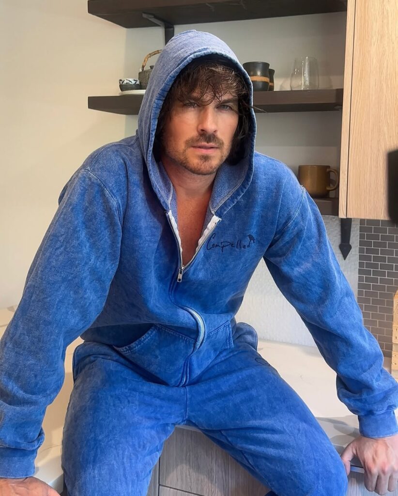 Ian Somerhalder Hollywood profession started with a modeling profession that led him to New York City. He then transitioned to acting, reading with performing teach William Esper. 