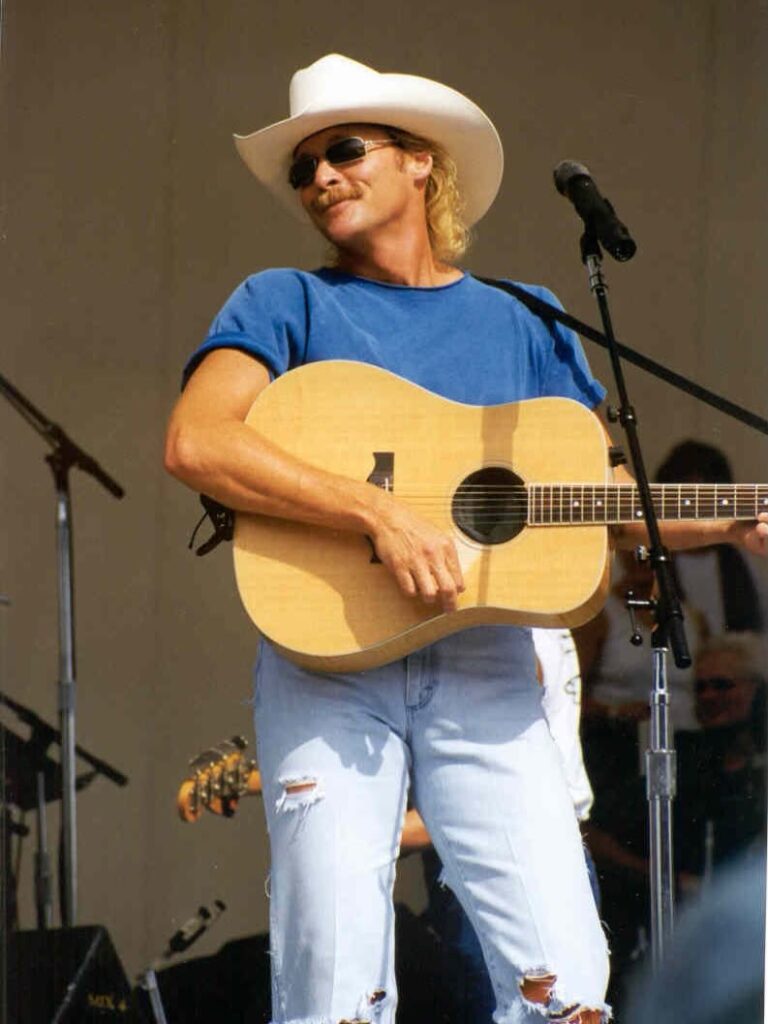 Life in Nashville was once a long way from glamorous. Jackson labored in the mailroom at The Nashville Network and sang demos for songwriters whilst honing his craft. 