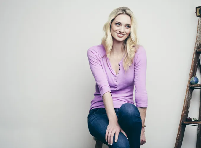 Allegra Edwards Net Worth, Husband, Wiki, Age, Height, Parents, Movies and Career Allegra Edwards height is 5 feet 10 inches and her weight is 56 kilograms. She her body measurements are 34-24-34 inches and bra size is 32B.