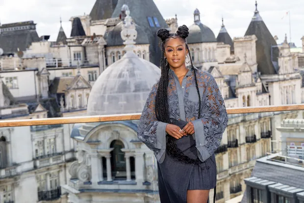 Moses Ingram Net Worth, Husband, Wiki, Age, Height, Parents, Movies and Career Moses Ingram height is 5 feet 5 inches (1.65 m) and weight is 55 kilograms (121 lbs).