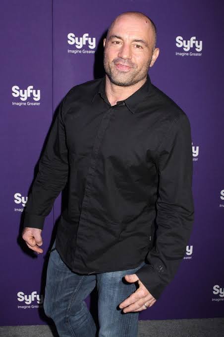 Joe Rogan Net Worth, Wife, Wiki, Age, Height, Parents, Comedian and Career Joe Rogan height is 5 feet 8 inches (1.73 m) and weight is 86 kilograms (190 lbs).
