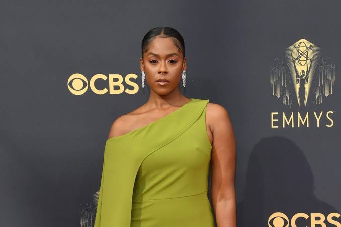 Moses Ingram Net Worth, Husband, Wiki, Age, Height, Parents, Movies and Career Moses Ingram is a gifted tv actress, acknowledged for her dazzling performances in famous indicates like The Queen’s Gambit, Obi-Wan Kenobi, and Ambulance.