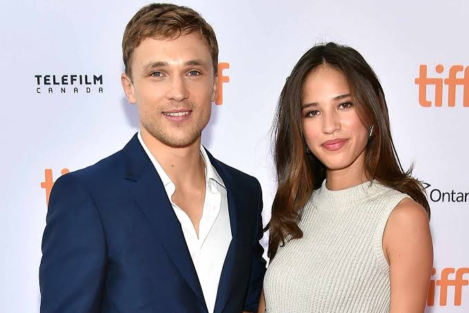 Kelsey Asbille Net Worth, Husband, Wiki, Age, Height, Parents, Movies and Career Kelsey Asbille has never been married and does not have any children. While she formerly dated English actor William Moseley from 2012 to 2018.