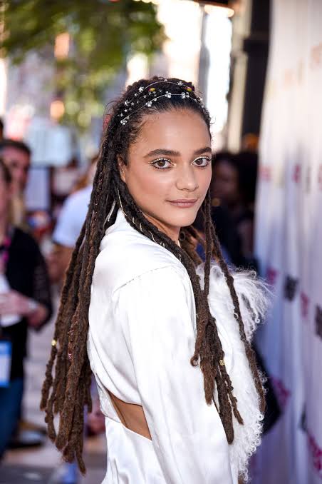 Sasha Lane Net Worth, Husband, Wiki, Age, Height, Parents, Movies and Career Sasha Lane height is 5 feet 5 inches (1.65 m) and weight is 51 kilograms (112 lbs).