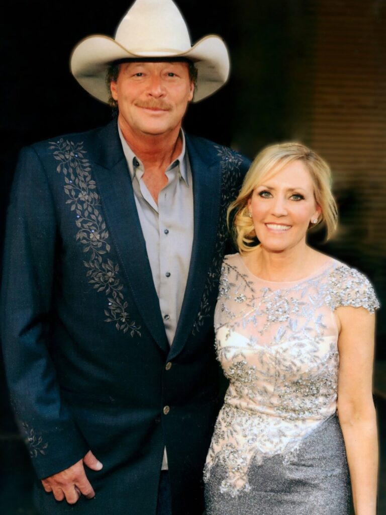 Alan Jackson and Denise Jackson are excessive college sweethearts who met at Newnan High School in Georgia. They married on December 15, 1979, when Alan was once 21 and Denise used to be 19. 