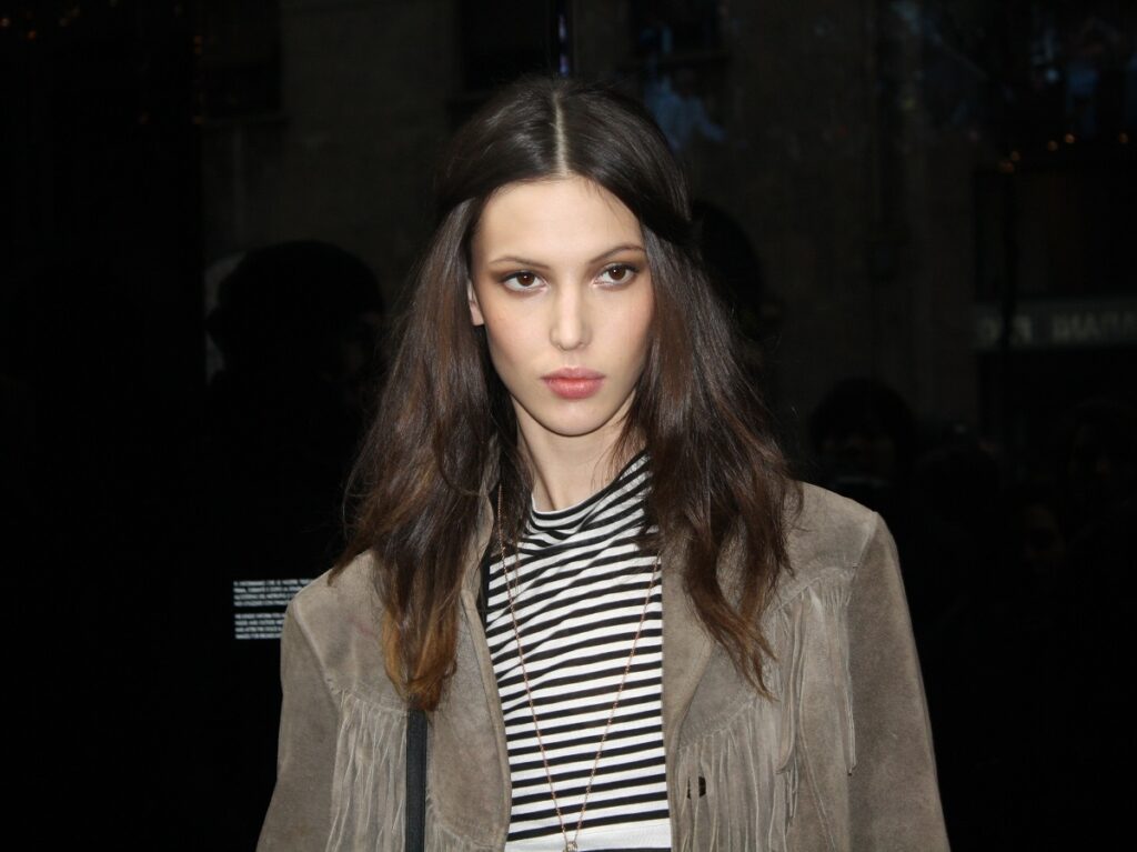 Ruby Aldridge modeling profession started in 2005 when her sister Lily brought her to the trend world. 