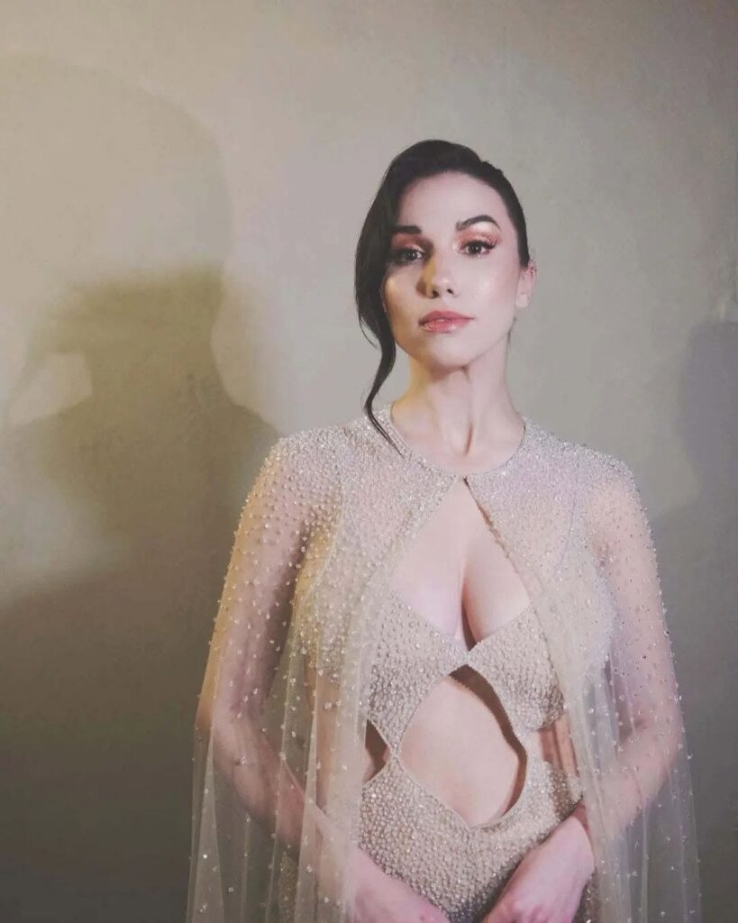 Grace Caroline Currey Net Worth, Husband, Wiki, Age, Height, Parents, Movies and Career Grace Caroline Currey’s appearing profession started at the age of 4 when she made her debut in an episode of That’s Life in 2001.